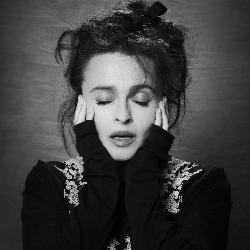 Η Helena Bonham Carter αφιερώνει λίγο χρόνο για την ψυχική υγεία